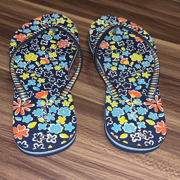 Vera Bradley chandelier garden flip flops size 5 - 6. NWOT - Picture 7 of 11
